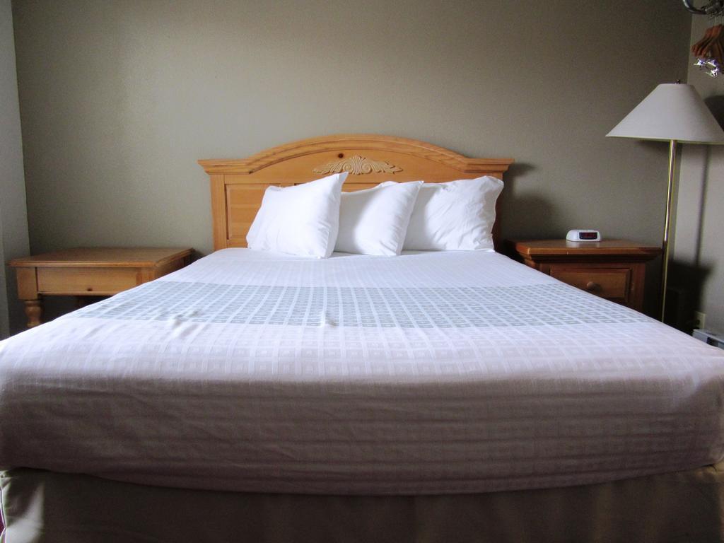 White Buffalo Hotel West Yellowstone Room photo