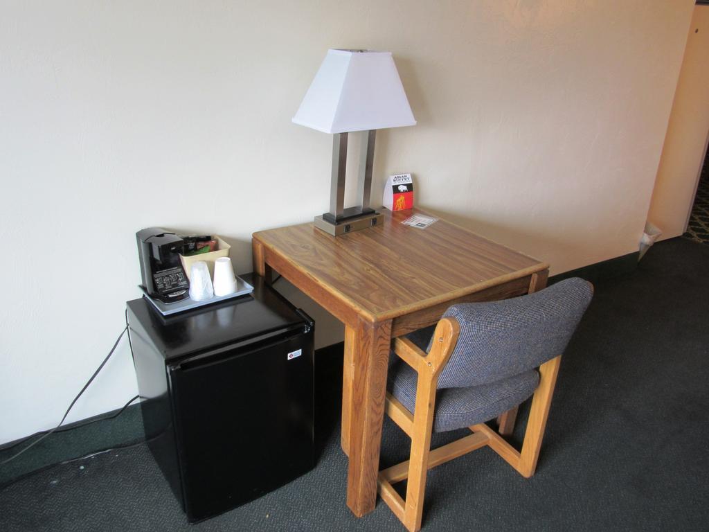 White Buffalo Hotel West Yellowstone Room photo
