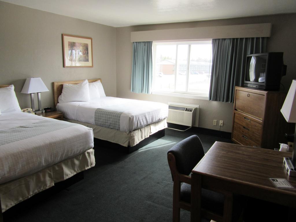 White Buffalo Hotel West Yellowstone Room photo